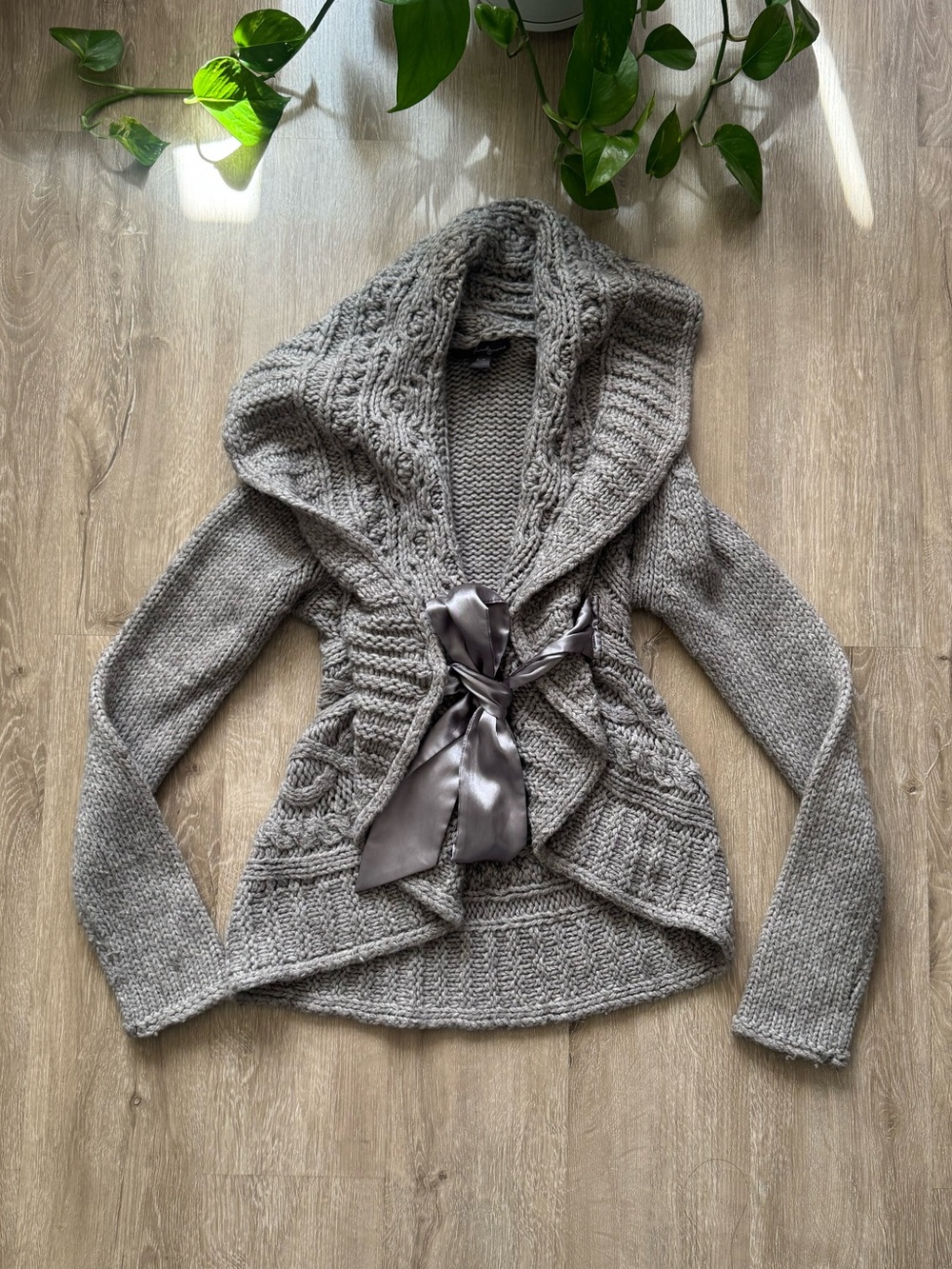 Vintage F21 2000s (Y2K) Chunky Gray Cable Knit Wool Blend Cardigan Shawl Collar